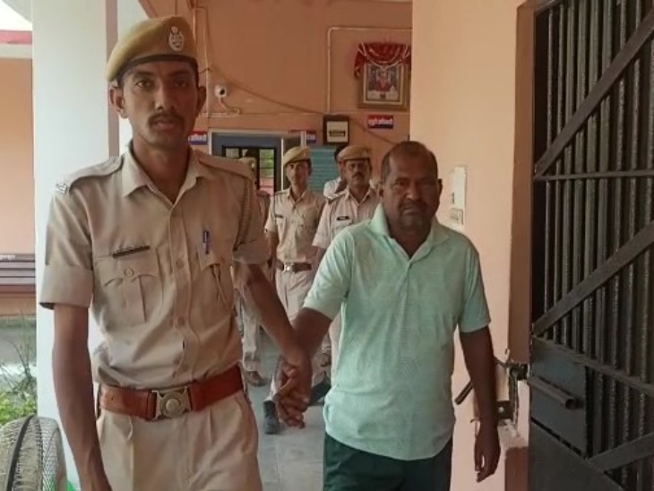 पुलिस ने आरोपी हेडमास्टर को गिरफ्तार कर पूछताछ की तो उसने कई खुलासे किए। पुलिस ने आरोपी को कोर्ट में पेश कर 2 दिन की रिमांड पर लिया है।