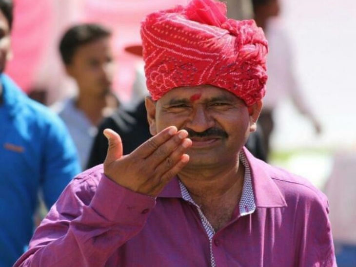 रमेश चंद्र कटारा गांव के लोगों की मदद भी करता रहता था, जिससे उसकी अच्छी छवि थी।