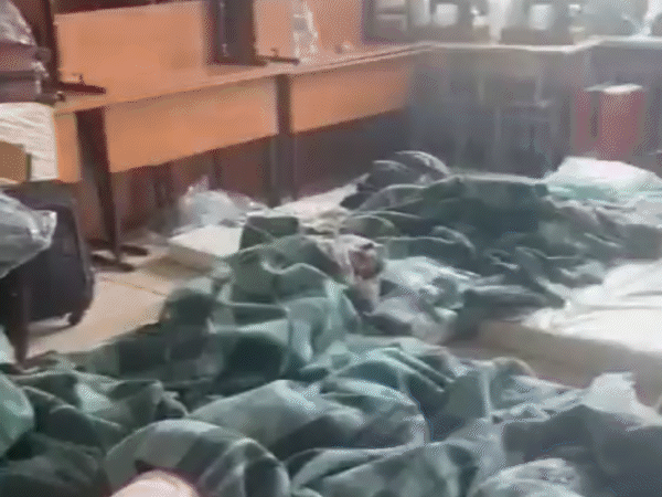 मगदान एयरपोर्ट का ये वीडियो एक पैसेंजर ने शेयर किया है। एअर इंडिया की इस फ्लाइट में 216 पैसेंजर और 16 क्रू मेंबर सवार थे।