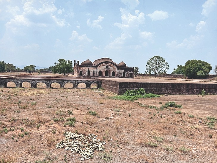 where-mumtaz-s-dead-body-was-kept-safe-that-ahukhana-is-completely