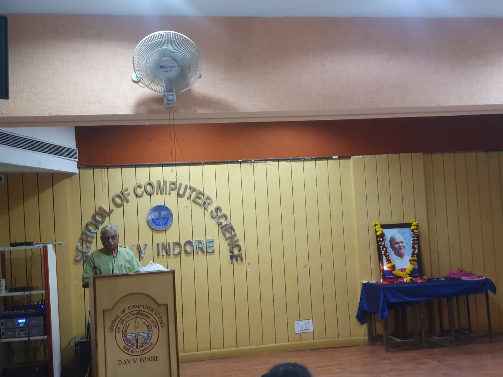 इंदौर में आयोजित कार्यक्रम में डॉ. वैद्य शामिल हुए और संबोधित किया।