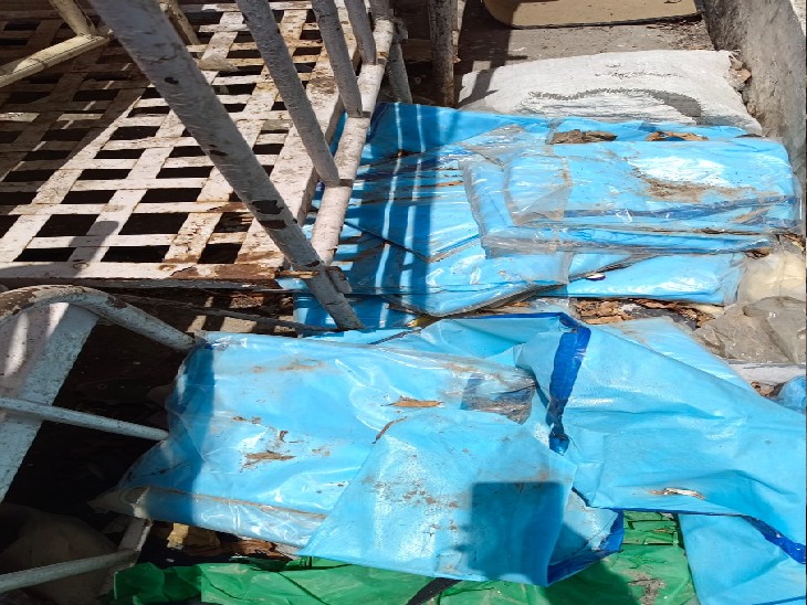 Fancy PPT Kit Outside The Civil Surgeon Office In The District Hospital 