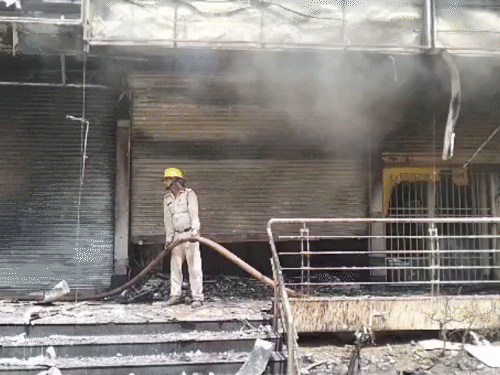 फायर ब्रिगेड की टीम ने आग पर काबू पा लिया है, कूलिंग का काम किया जा रहा है।