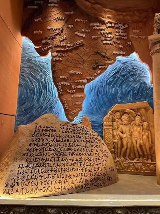 तस्वीर संसद के नए भवन की आर्ट गैलरी में लगे अखंड भारत के म्यूरल आर्ट की है।