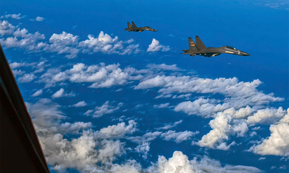 चीन के फाइटर जेट्स ने पिछले महीने भी ताइवान में घुसपैठ की थी।