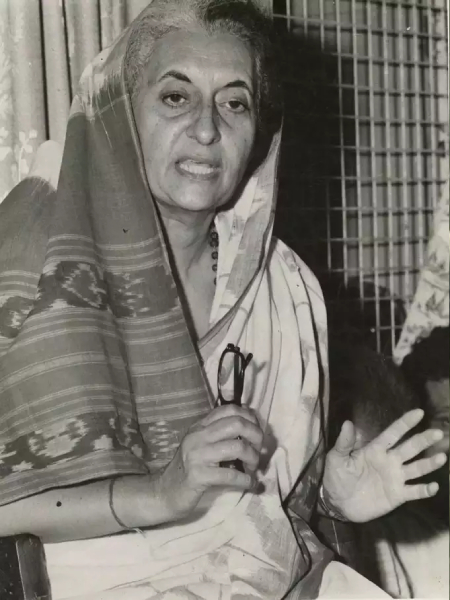 पांच मुद्दों पर इंदिरा को कोर्ट से राहत मिली, लेकिन दो मामलों में वो दोषी ठहराई गईं।