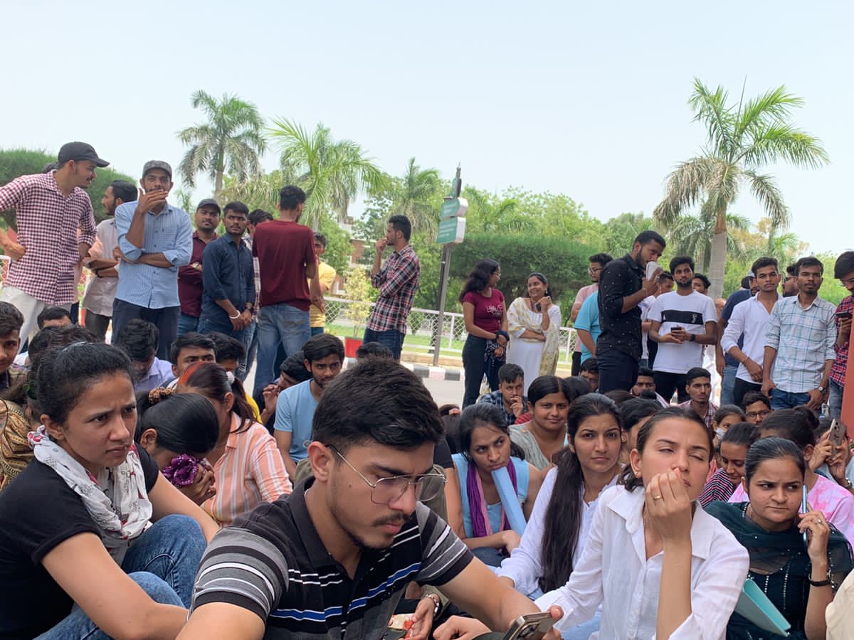 Hisar HAU Fee Protest Update= | हिसार में HAU ने बढ़ाई कोर्सों की फीस ...