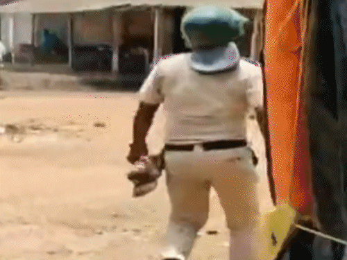 मंगलवार को पंचायत चुनाव को लेकर साउथ परगना में हिंसा हुई। TMC और ISF के कार्यकर्ताओं ने एक दूसरे के साथ मारपीट की।