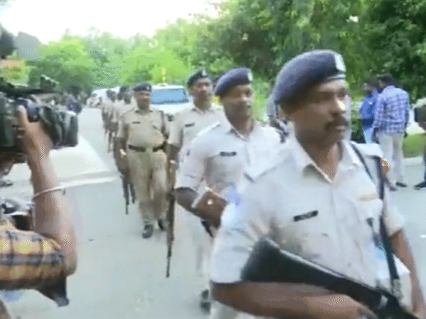 रैपिड एक्शन फोर्स चेन्नई के ओमांदुरार सरकारी अस्पताल में तैनात है, जहां तमिलनाडु के बिजली मंत्री वी सेंथिल बालाजी को मेडिकल जांच के लिए लाया गया है।