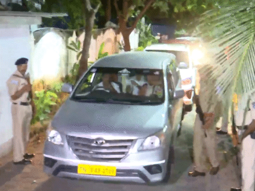 ये बुधवार सुबह की तस्वीर है, जब ED ने मंत्री सेंथिल को हिरासत में लिया था।