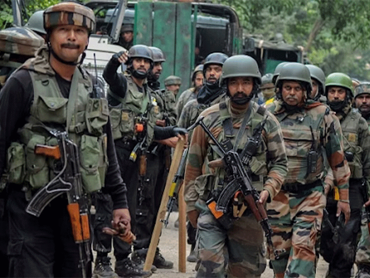 मैतेई और कुकी समुदाय के बीच जारी विवाद में अब तक 100 से ज्यादा लोगों की मौत और 320 लोग घायल हुए हैं।