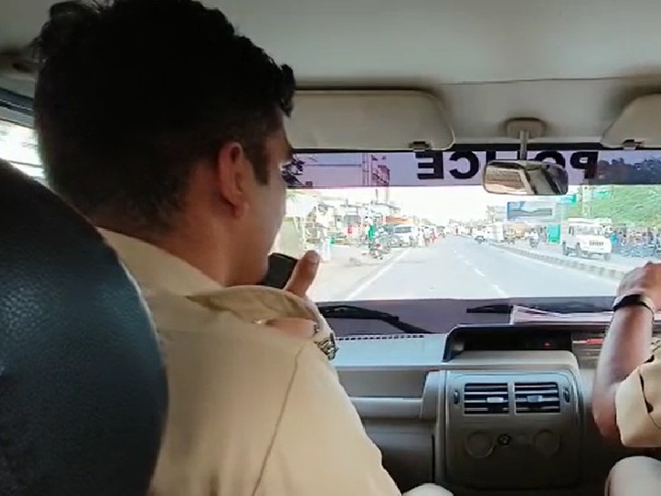 बीकानेर में प्रशासन ने मुनादी करवाकर लोगों को बारिश और तूफान के संबंध में अलर्ट किया।