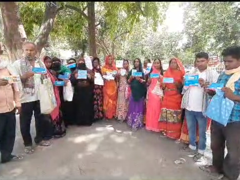 Victims came to complain to DM in Ballia, absconding after closing the