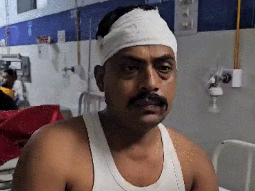 पुलिस वालों की मारपीट में घायल सिपाही अनिल गुप्ता। - Dainik Bhaskar