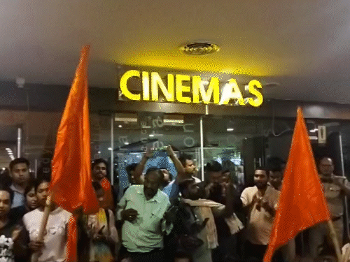 16 जून को रिलीज होने के बाद से ही फिल्म का अलग-अलग जगहों पर विरोध हो रहा है। छत्तीसगढ़ के बिलासपुर में भी हिंदूवादी संगठनों ने विरोध में एक थिएटर के बाहर हनुमान चालीसा का पाठ किया।