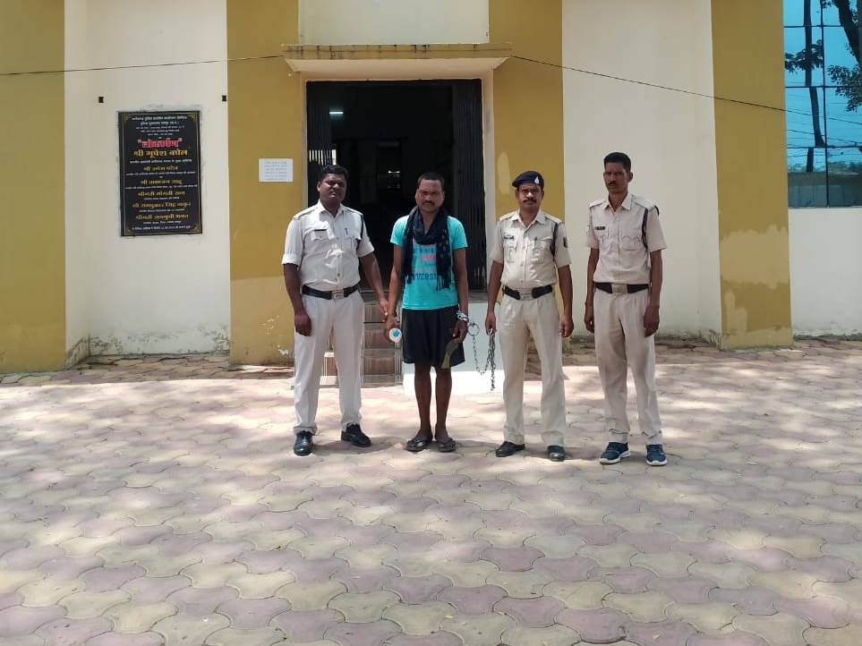 आरोपी बेटे को पुलिस ने गिरफ्तार कर लिया।