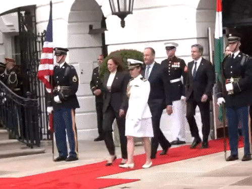 PM मोदी के स्वागत के लिए व्हाइट हाउस पहुंचीं उपराष्ट्रपति कमला हैरिस और विदेश मंत्री एंटनी ब्लिंकन।