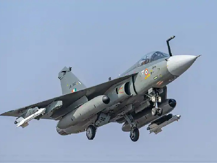 GE तेजस लड़ाकू विमान के लिए F404 इंजन की सप्लाई करती है। 83 तेजस विमानों में इस इंजन का इस्तेमाल हो रहा है।