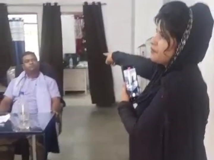 बेटी-दामाद ने पुलिसकर्मियों पर लगाए गंभीर आरोप, बना लिया वीडियो।