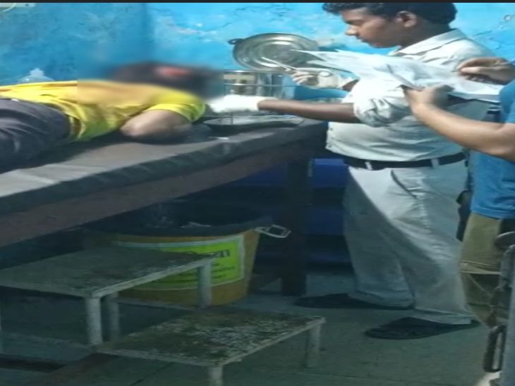 युवक नीरज कैवर्त्य को बिलासपुर रेफर किया गया।