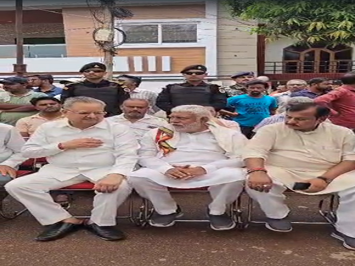 भसीन के निवास में मौजूद पूर्व सीएम रमन सिंह, प्रेम प्रकाश पांडेय, सांसद विजय बघेल।