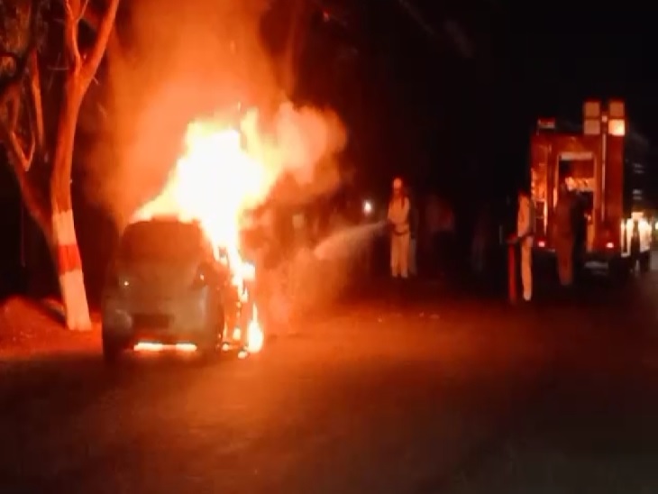 तीन दिन पहले जयंती स्टेडियम के पास एक कार में इसी तरह अचानक आग लग गई थी।