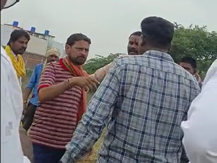 विवाद कैमरे में हुआ कैद।