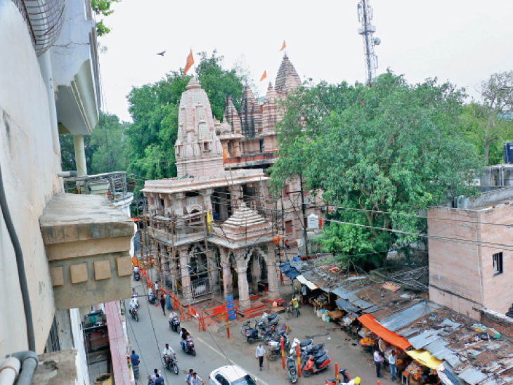 शहर के आस्था के केंद्र अचलेश्वर मंदिर का निर्माण सरकारी प्रक्रिया में उलझकर रह गया है। - Dainik Bhaskar