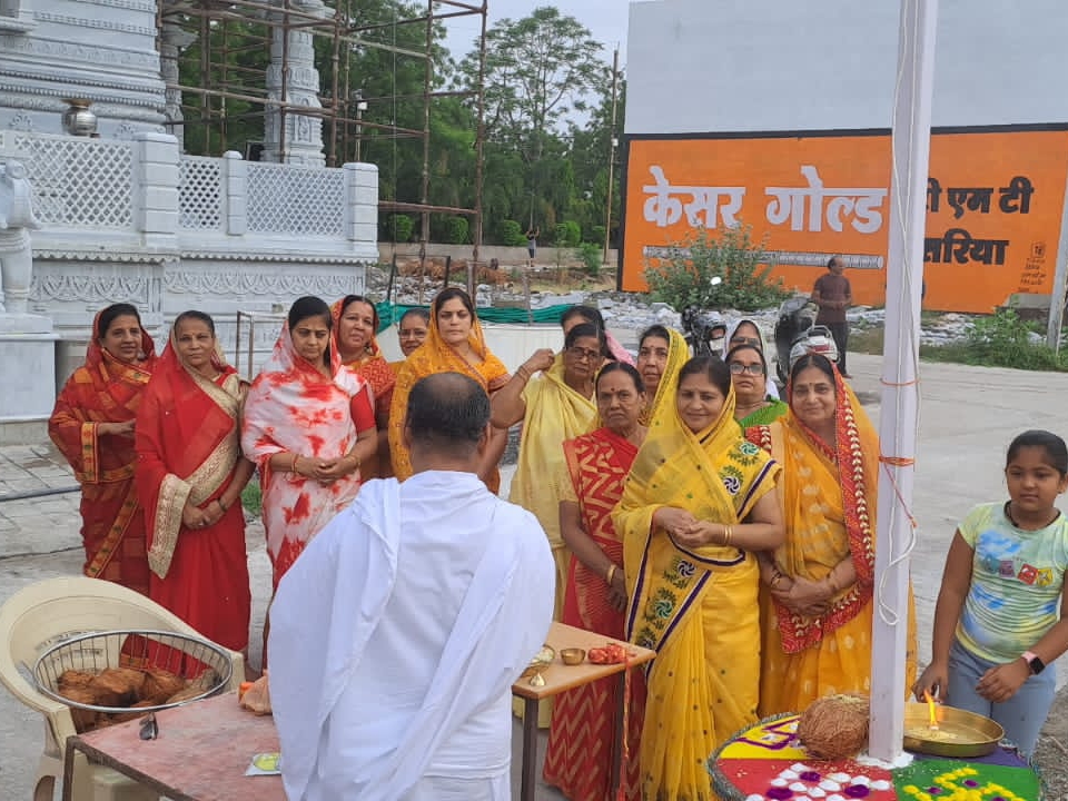 Dingbar Jain Samaj hoisted the Panchrang flag, Shreeji's consecration ...