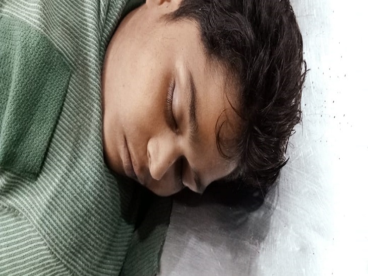 देवराज का शव अंबेडकर अस्पताल लाया गया।