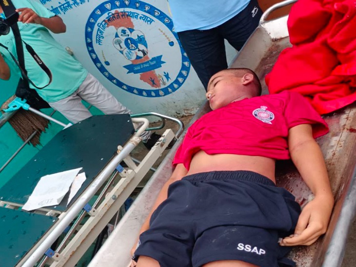 अस्पताल पहुंचने से पहले ही छात्र ने दम तोड़ दिया।