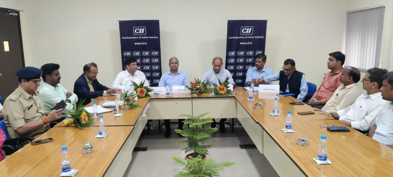 मालनपुर में अफसरों की बैठक।