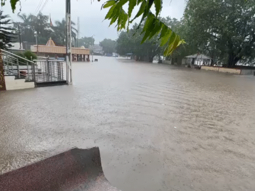 Monsoon in gujarat | Gujarat Updates | | गुजरात में आज भारी बारिश का अलर्ट:  सूरत के सानिया-हेमाद गांव बने तालाब, 3 से 4 फीट तक डूबे घर, बस स्टैंड  जलमग्न - Gujarat News ...