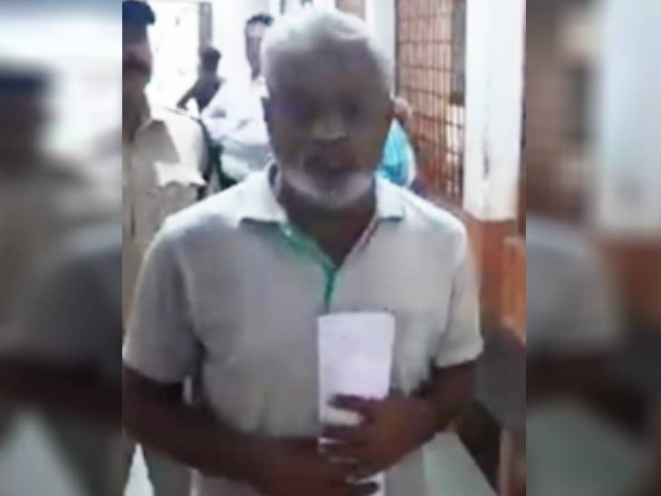 सागर में ठगी करने वाले नासिर मोहम्मद उर्फ नासिर राजपूत को कोर्ट ने सजा सुनाई है। सभी 34 अलग-अलग मामलों में 5-5 साल की सजा दी है, जो एक-एक करके चलेंगी