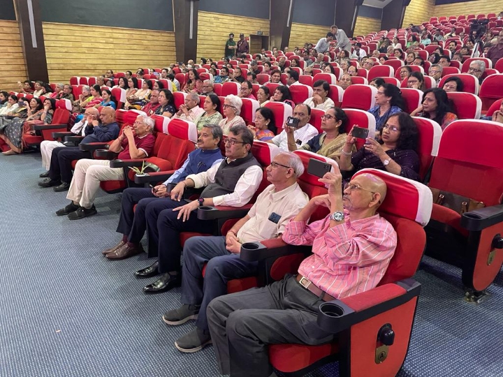 आयोजन में शामिल डॉक्टर्स व श्रोतागण।