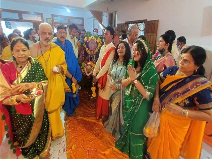 हर गुरु पूर्णिमा पर भक्तों की लगती हैं कतारें।