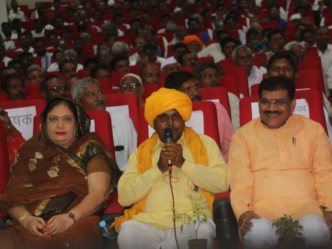 इस दौरान किसानों ने भी अपने अनुभव सीएम के साथ साझा किए।