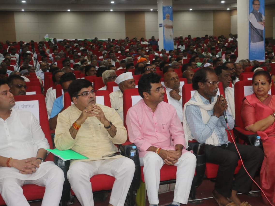 सीएम ने किसानों से कहा कि- दिन रात मेहनत के बाद अगर फसल खराब हो जाती है तो किसान के कष्ट तकलीफ का अंदाजा नहीं लगाया जा सकता।