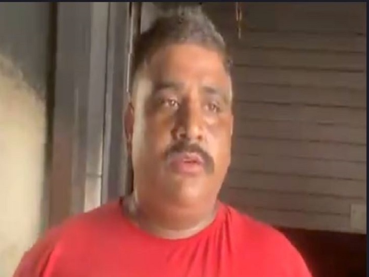 जूते और फुटबाल बनाने वाली फैक्ट्री में आग: शार्ट सर्किट से लगी आग 2 आग के बारे में बताते फैक्ट्री मालिक पवन