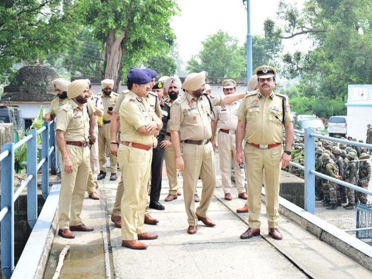 सुरक्षा प्रबंधों की जानकारी लेते स्पेशल डीजीपी लॉ एंड ऑर्डर।