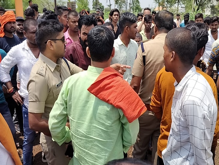 बजरंगियों के झगड़े को शांत कराने पहुंची पुलिस