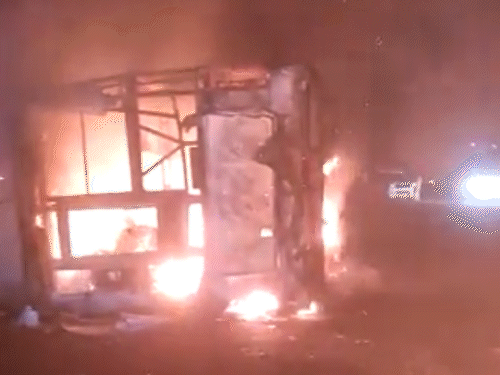 एक जुलाई को बुलढाणा जिले के पास समृद्धि एक्सप्रेस-वे पर बस में आग लग गई थी।