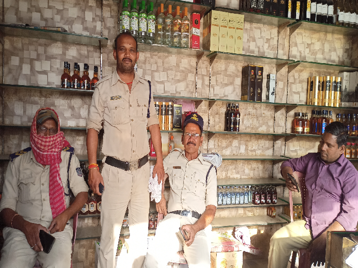 शराब दुकानों पर कार्रवाई करते हुए आबकारी विभाग
