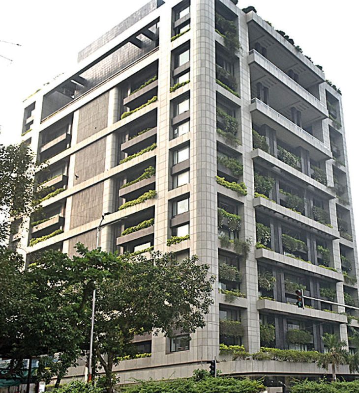 प्रफुल्ल पटेल की मिलेनियम डेवलपमेंट्स प्राइवेट लिमिटेड ने 2006-07 में सीजे हाउस का निर्माण किया था, इसे पहले श्रीनिकेतन बिल्डिंग के नाम से जाना जाता था।