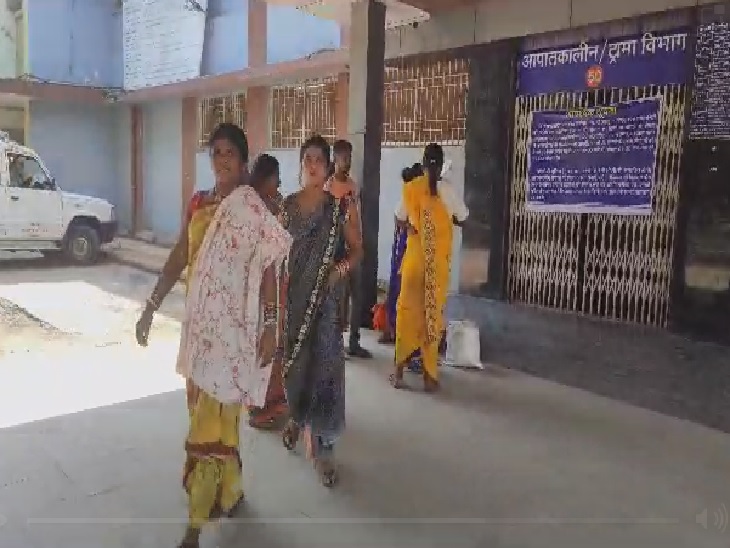 इलाज के लिए इधर उधर भटक रहे मरीज और उनके परिजन