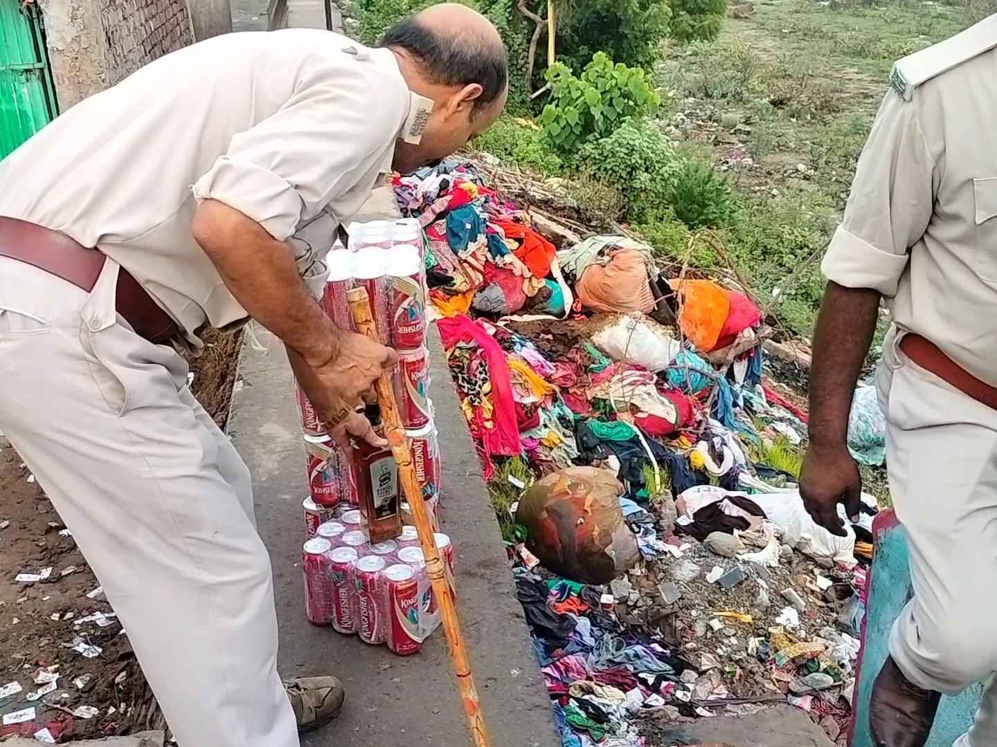A young man arrested for smuggling liquor by boat, police recovered ...