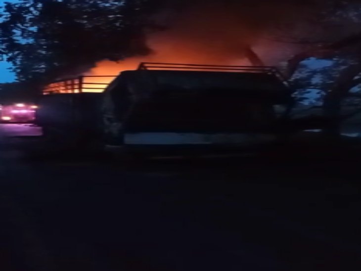 बिलाईगढ़-सारंगढ़ जिले के छिर्रा गांव में बुधवार देर रात एक ट्रक जलकर खाक हो गया।