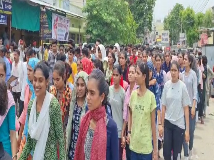 Rally taken out keeping the market closed, memorandum given to CM to ...