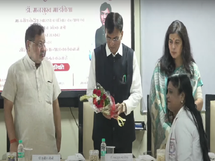 कार्यक्रम में रायपुर के सांसद सुनील सोनी, सांसद सरोज पांडे भी मौजू रहीं।
