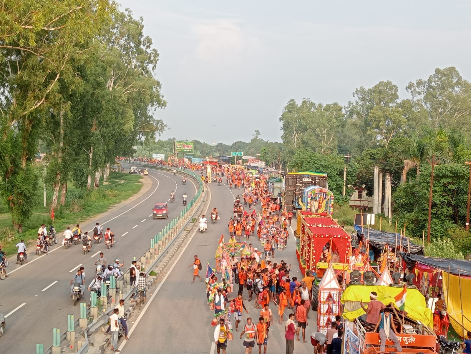 हरिद्वार और कछला घाट से अधिक उठाई जाती हैं कांवड़।